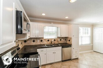 10585 Castlebrook Dr, Unit 6 in Jacksonville, FL - Building Photo - Building Photo