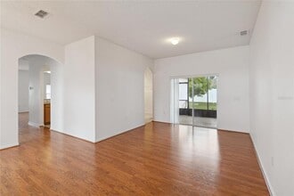 325 Azincourt Ln in Kissimmee, FL - Building Photo - Building Photo