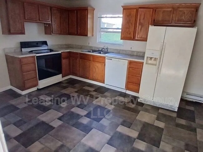 2704 Creamery St in Hurricane, WV - Building Photo - Building Photo