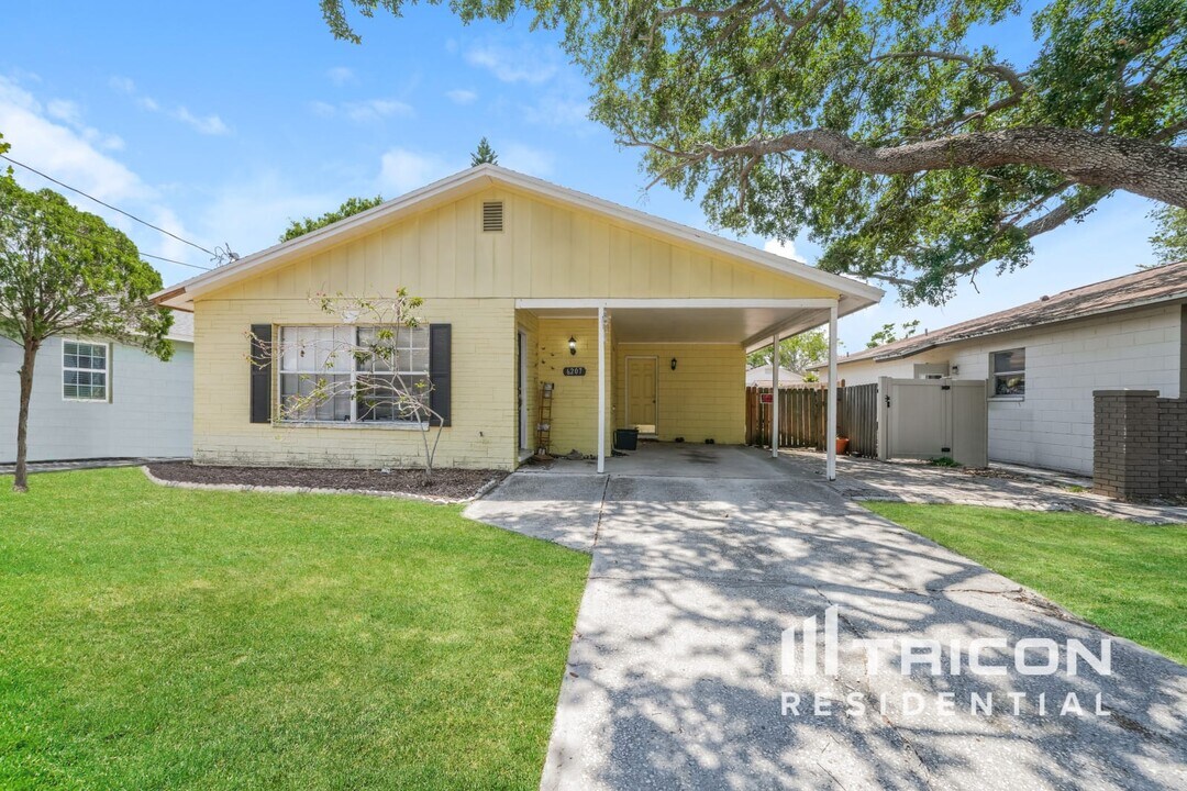6207 Interbay Ave in Tampa, FL - Building Photo