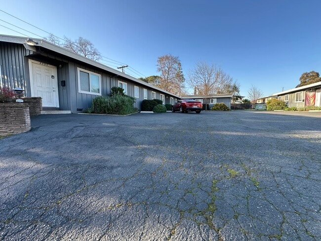 3309 Edison Ave in Sacramento, CA - Building Photo - Building Photo