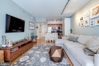 1001 N Randolph St, Unit 104 in Arlington, VA - Foto de edificio - Building Photo