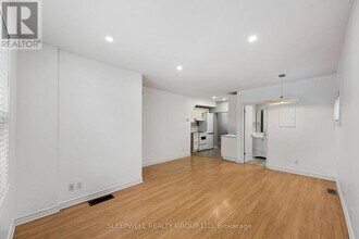 33 Pinhey St in Ottawa, ON - Building Photo - Building Photo