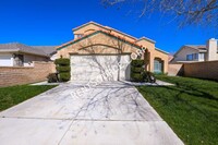 45652 St Andrews St in Lancaster, CA - Foto de edificio - Building Photo