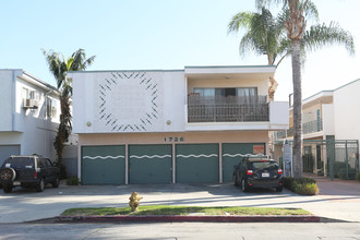 1730 S Barrington Ave in Los Angeles, CA - Building Photo - Building Photo