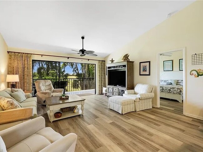 14513 Aeries Way Dr, Unit #423 in Ft. Myers, FL - Foto de edificio - Building Photo