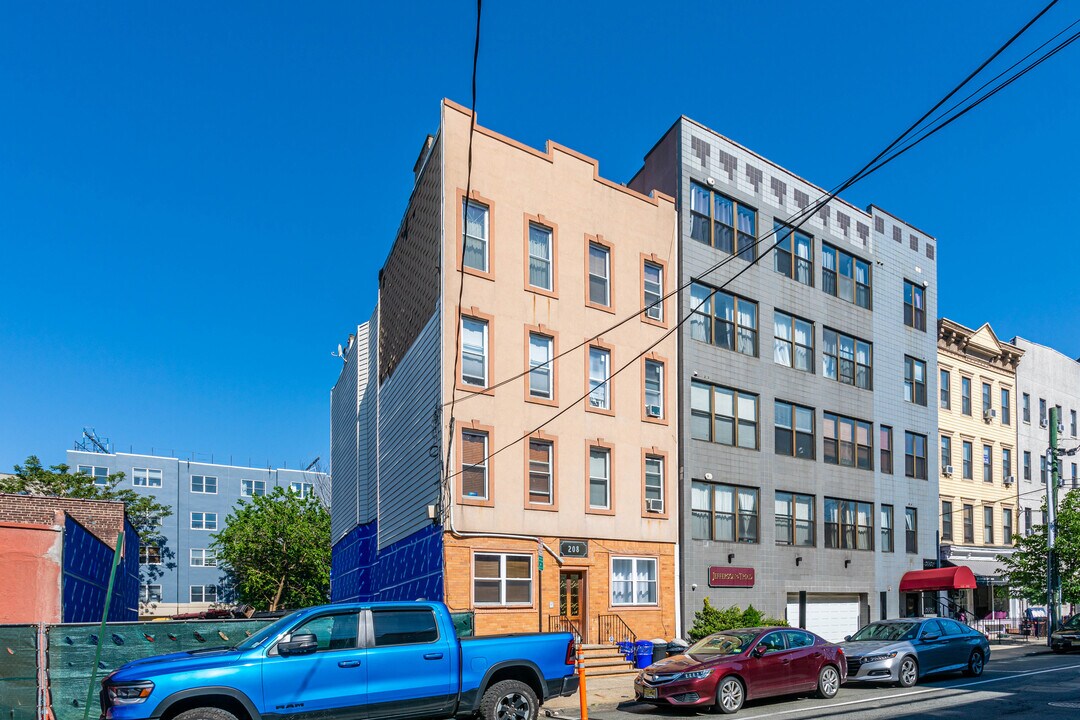 208 Jefferson St in Hoboken, NJ - Building Photo