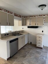 9106 OH-279 in Oak Hill, OH - Foto de edificio - Building Photo