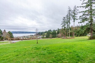2371 Strawberry Hill Ln in Oak Harbor, WA - Building Photo