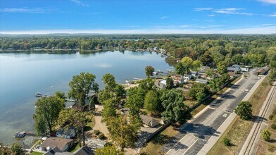 5155 Girard Dr, Unit 4 in Pinckney, MI - Building Photo - Building Photo