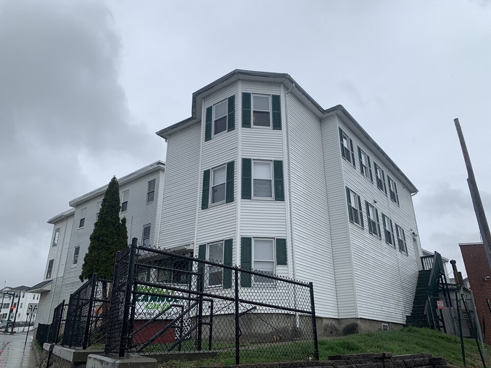 5 Massasoit Rd in Worcester, MA - Building Photo