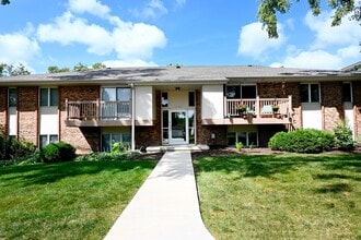 Square 131 - 8 Plex in Omaha, NE - Foto de edificio - Building Photo