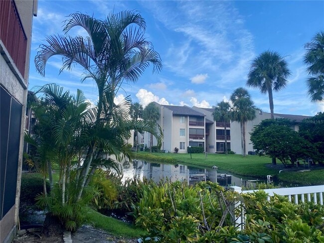 3845 S Lake Dr in Tampa, FL - Building Photo - Building Photo