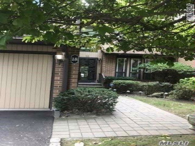 18 Wimbledon Dr in Roslyn, NY - Building Photo - Building Photo