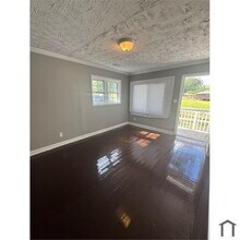 1381 Watts Rd in Forest Park, GA - Foto de edificio - Building Photo