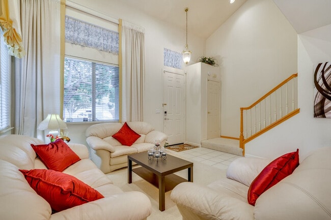 27479 Green Wood Rd in Hayward, CA - Foto de edificio - Building Photo