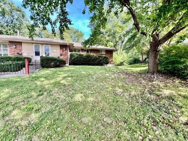5801 Larsen Ln in Shawnee, KS - Building Photo - Building Photo
