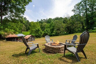 642 Gladdens Creek Rd in Robbinsville, NC - Building Photo - Building Photo