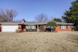 805 Willow Ln in Norman, OK - Building Photo