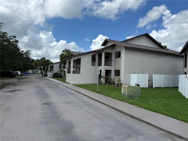 2211 East 5th Street in Lehigh Acres, FL - Building Photo - Building Photo