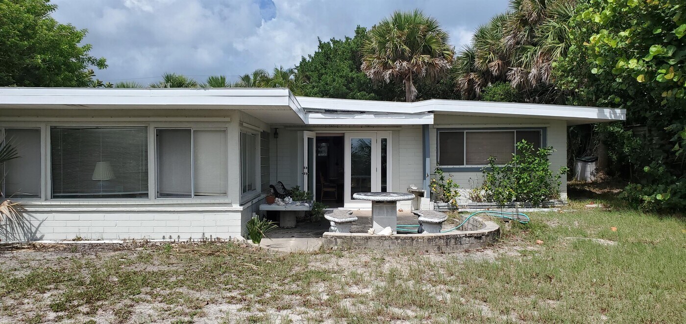 1817 Beacon St in New Smyrna Beach, FL - Building Photo