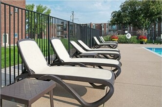 Rose Mall Apartments in Roseville, MN - Building Photo - Building Photo