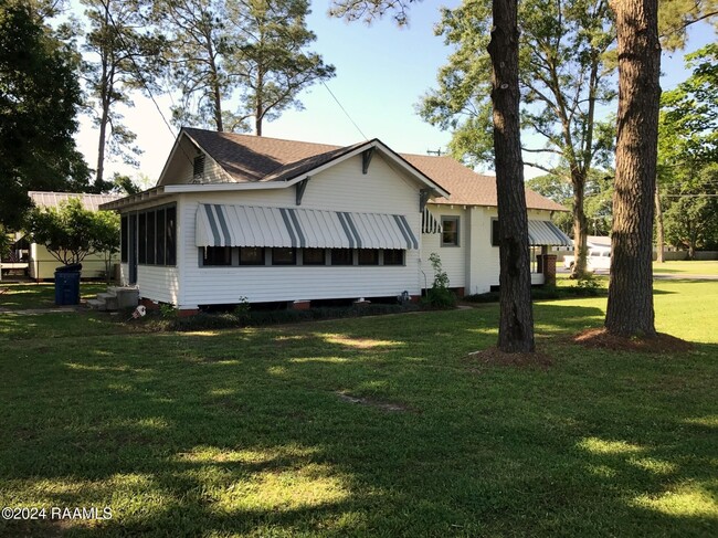 305 S Poydras St in Breaux Bridge, LA - Building Photo - Building Photo