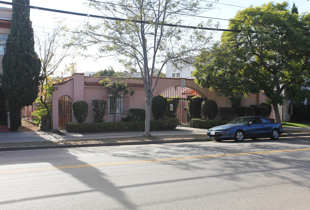 4760 Franklin Ave in Los Angeles, CA - Building Photo