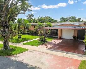 9460 SW 53rd St in Miami, FL - Building Photo - Building Photo