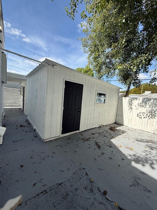 property at 913 NW 46th St