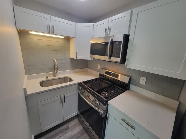 7 High St in Clinton, MA - Building Photo - Building Photo