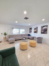 806 NE 4th St in Hallandale Beach, FL - Building Photo - Building Photo