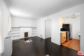 9016 1/2 Harratt St in West Hollywood, CA - Building Photo - Building Photo