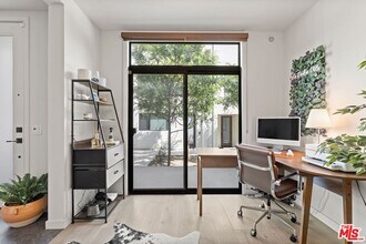 4520 Ayla Ln in Los Angeles, CA - Building Photo - Building Photo