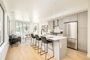 267 S Jackson St in Denver, CO - Building Photo