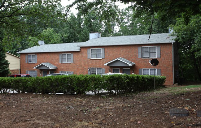 3021 Spruce Cir in Snellville, GA - Foto de edificio - Building Photo