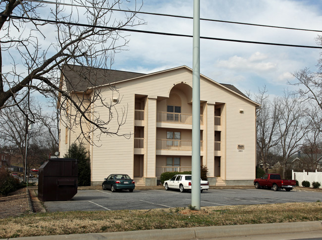 241 16th Ave NE in Hickory, NC - Building Photo - Building Photo