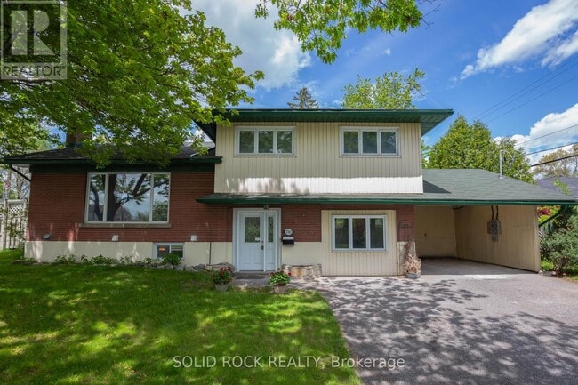 2763 Kelly Ave in Ottawa, ON - Building Photo - Building Photo