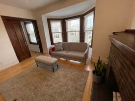 412 Pleasant St, Unit 3