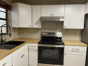 1250 Lincoln Rd in Miami Beach, FL - Building Photo - Building Photo