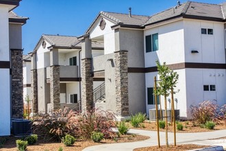 Boardwalk Luxury Apartments in Bakersfield, CA - Building Photo - Building Photo