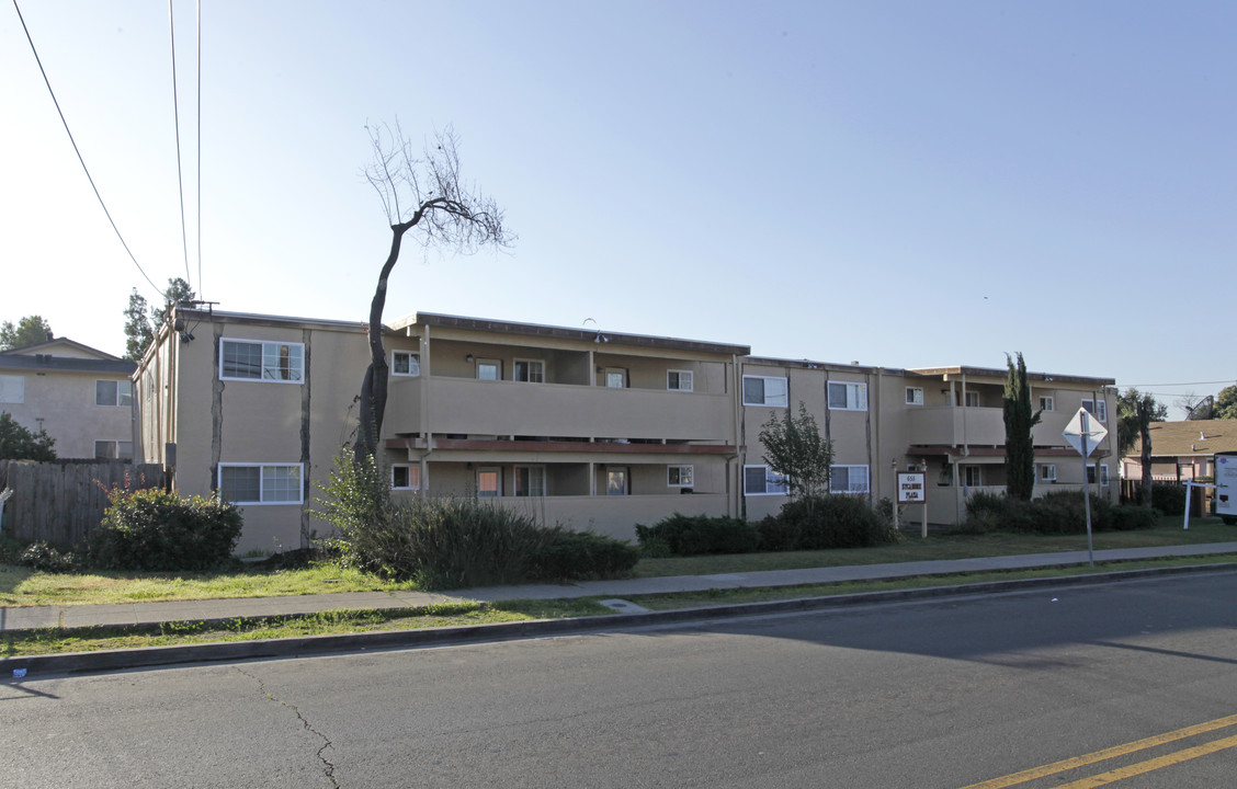 Sycamore Plaza in Hayward, CA - Building Photo