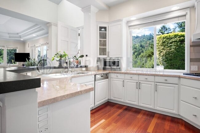 6 Oak Rd in Larkspur, CA - Building Photo - Building Photo