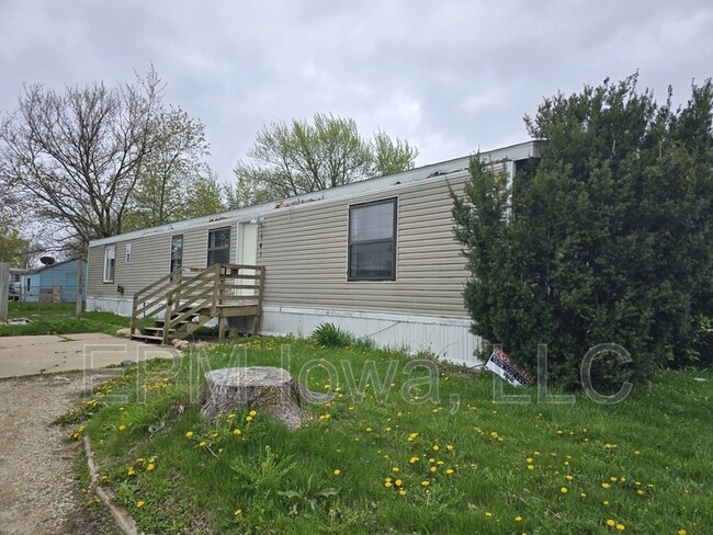 property at 700 W Ridgeway Ave