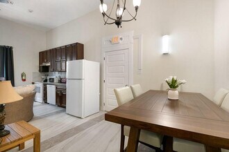 1609 Baronne St in New Orleans, LA - Building Photo - Building Photo