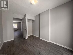 154 Westcourt Pl in Waterloo, ON - Building Photo - Building Photo