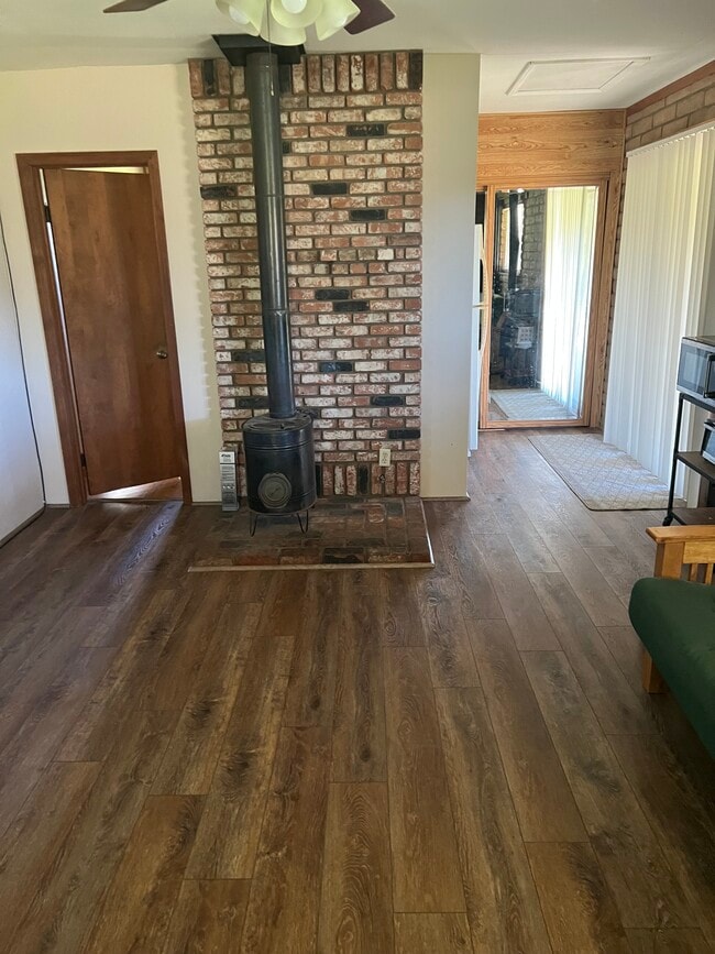 2321 Molchan Rd, Unit Studio in Campo, CA - Foto de edificio - Building Photo