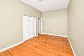 8 Forest St, Unit #201 in Medford, MA - Building Photo - Building Photo