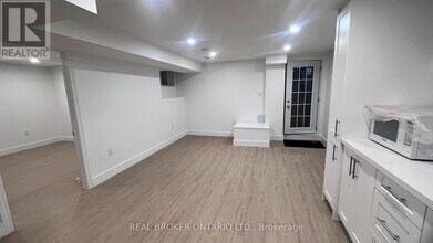 8 Rainsford Rd in Markham, ON - Building Photo - Building Photo