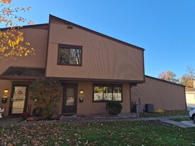 26640 Lake of the Falls Blvd in Olmsted Falls, OH - Building Photo